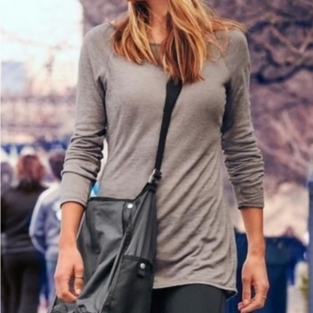 Athleta Cardiff Sage Gray Long Sleeve Oversized Lightweight Tee Shirt Size Small